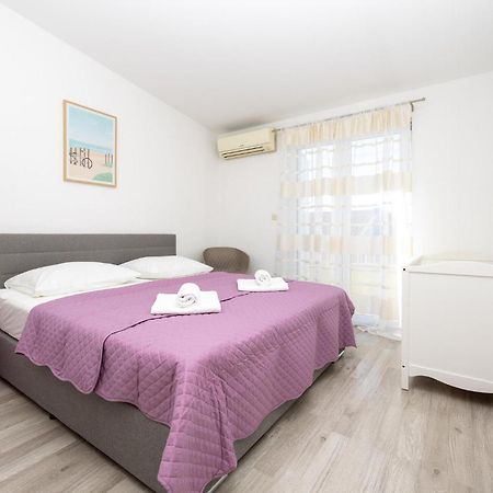 Stunning Apartment In Makarska Exterior photo